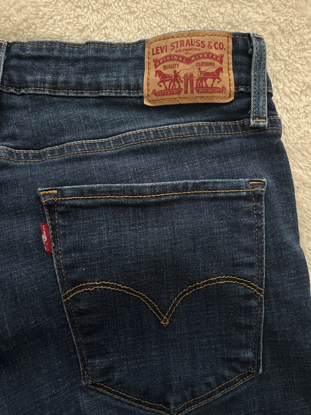 Levi's Women's Dark Indigo Skinny Jeans size 31 - Picture 2 of 4